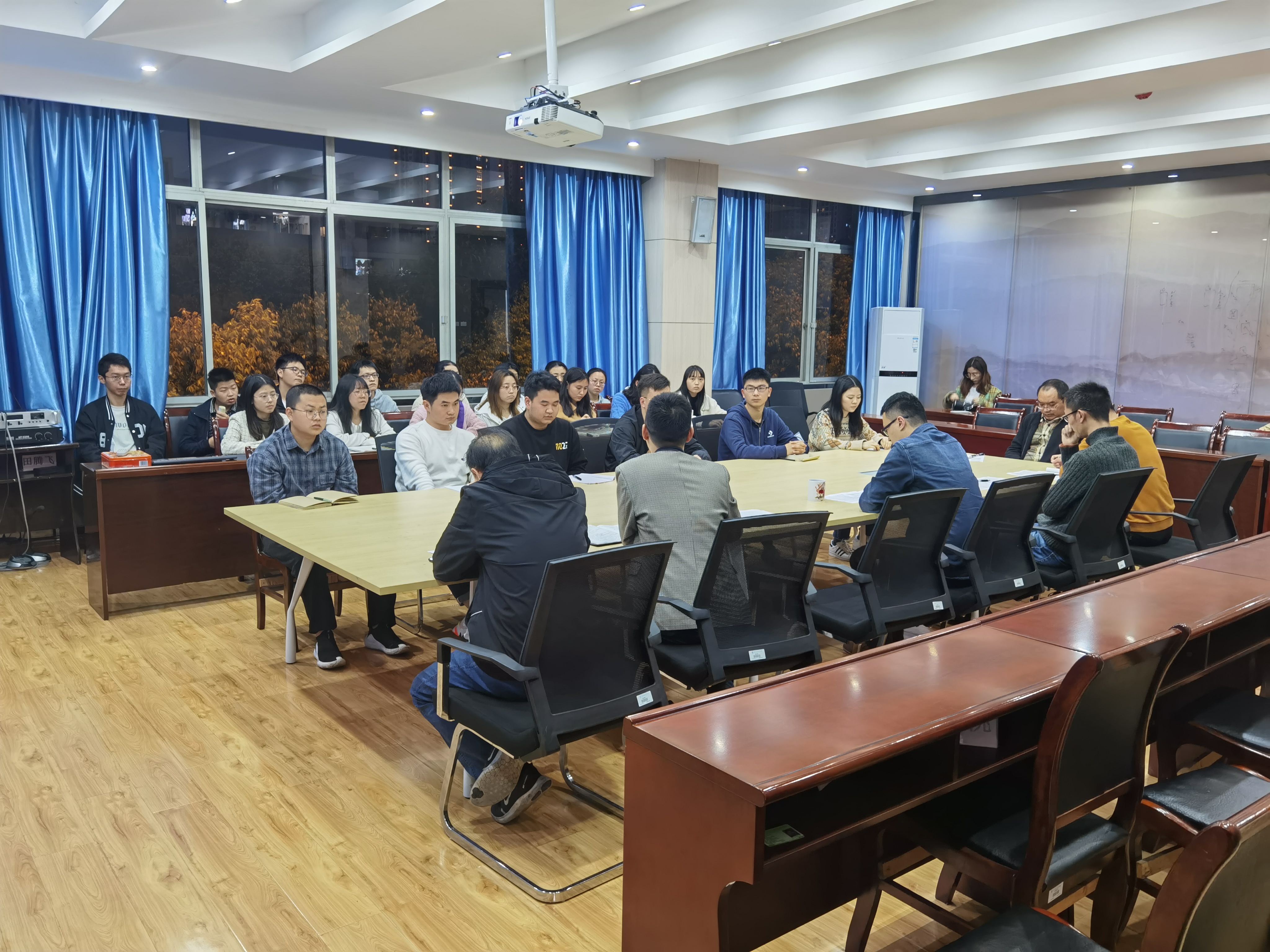 1616057111032050470.jpg 20210317学院硕士研究生复试动员会召开03.jpg