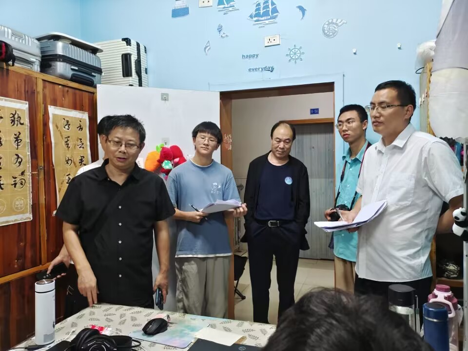 dNQY_1687772717940090417.jpg 20230621学院开展端午节寝室慰问活动01.jpg