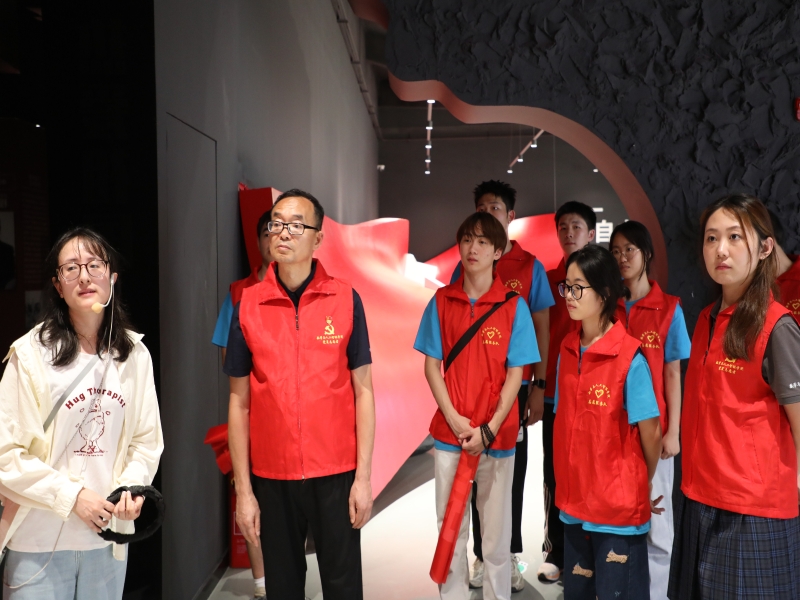 vynO_1751681524223047056.jpg 2DE90910A9BDAEB8E698EFAE44A2ADC8.jpg