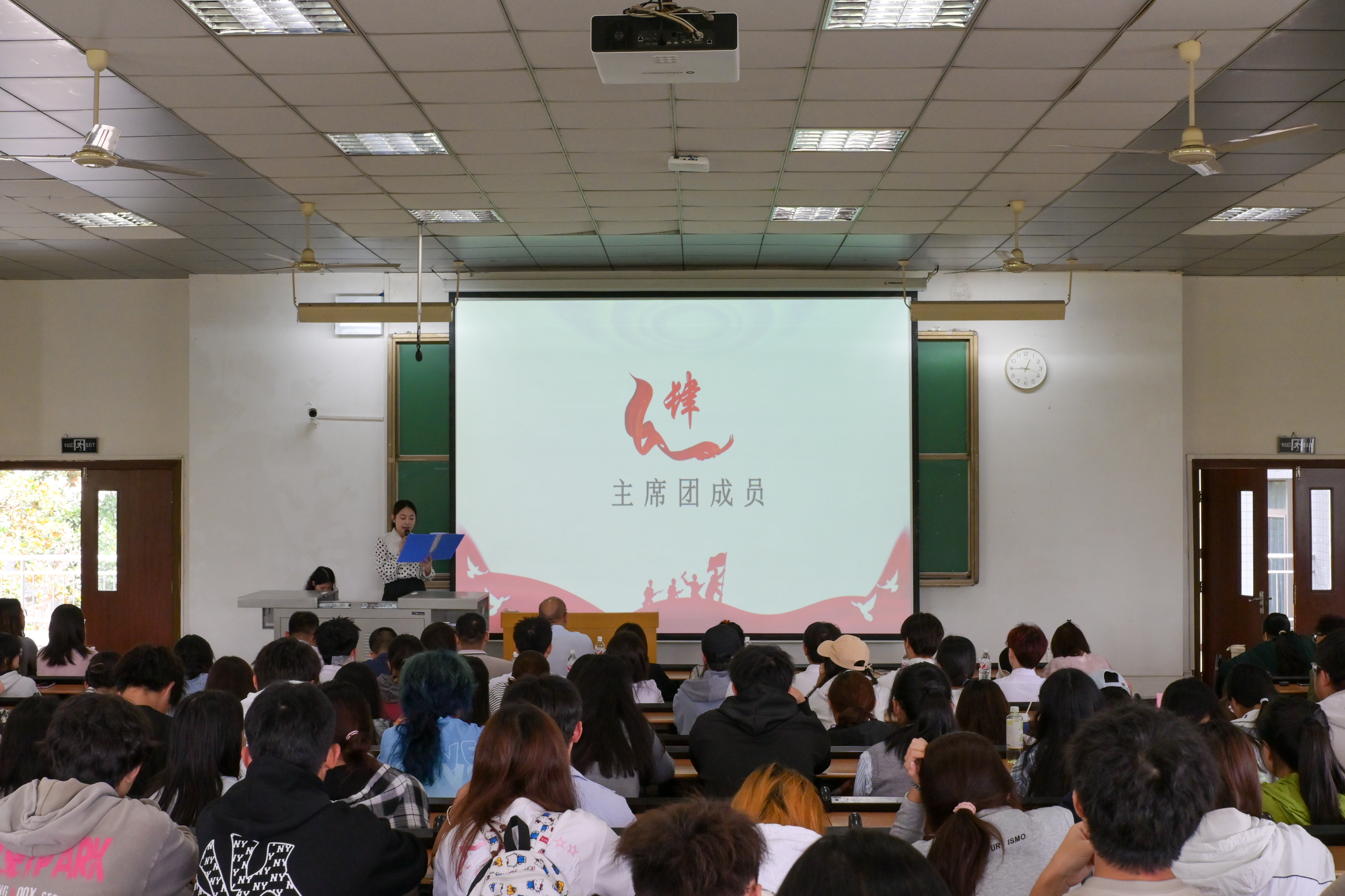 IPXi_1760613585041079410.jpg 20251016学院团学组织开展2025-2026学年第一次全体例会03.jpg