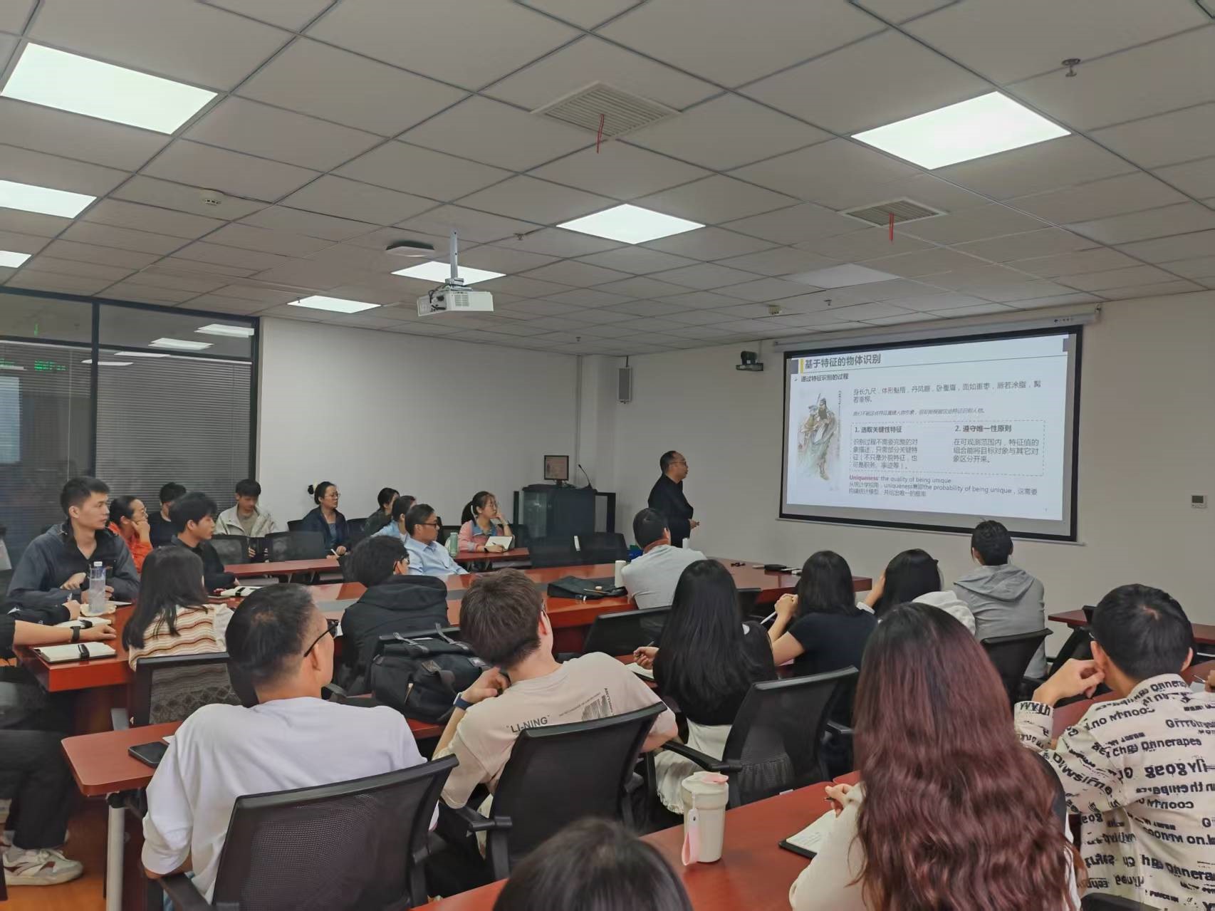 CCF走进校园活动3.jpg CCF走进校园活动3.jpg