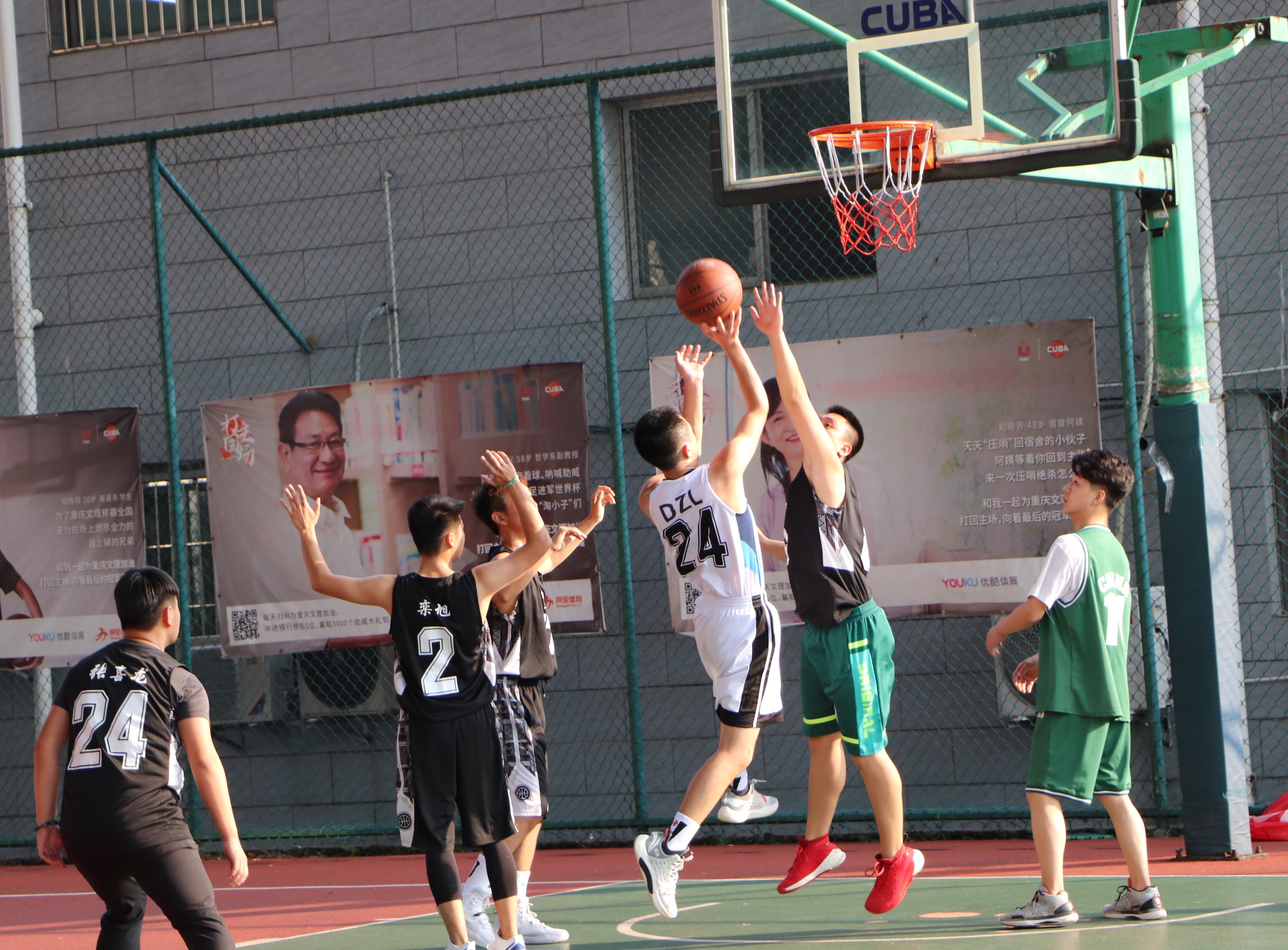 bw必威西汉姆联顺利开展篮球友谊赛2.jpg