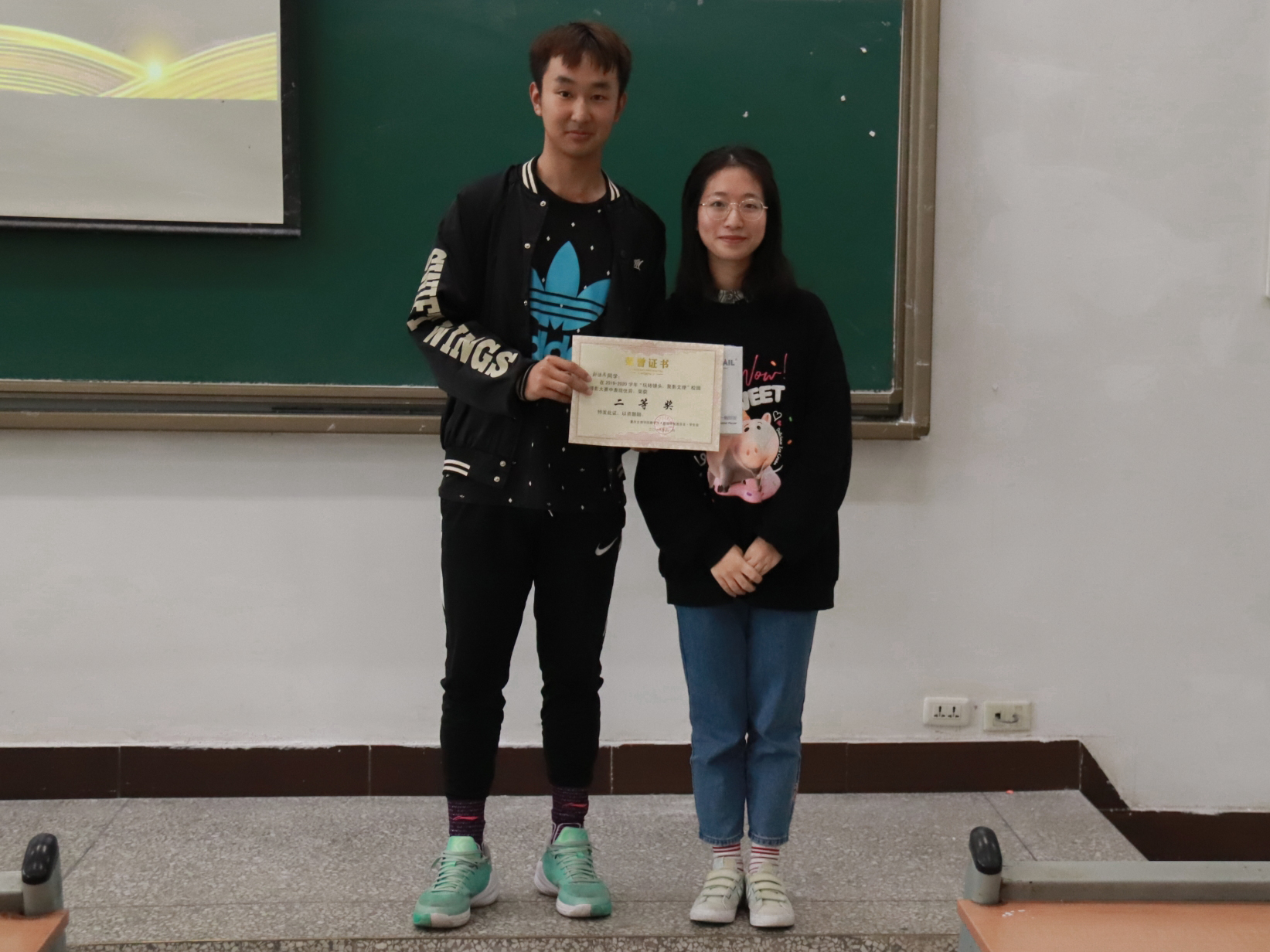 1572941190387071989.jpg bw必威西汉姆联摄影大赛颁奖典礼顺利举行1.jpg